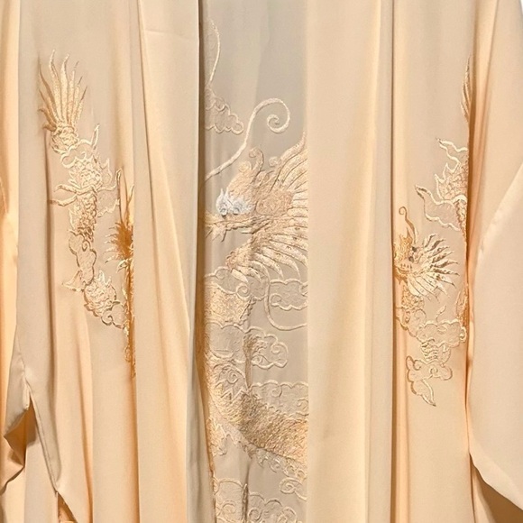 LUXURIOUS ASIAN-INSPIRED | DRAGON EMBROIDERED KIMONO ROBE | LARGE - Picture 5 of 9